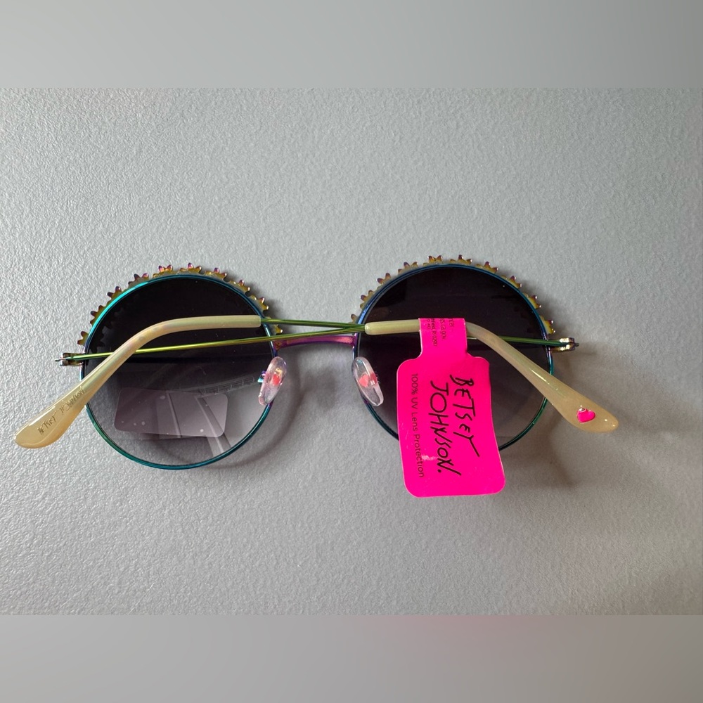 Betsey Johnson flower child round aviator Sunglasses Purple Accents floral - Picture 2 of 4